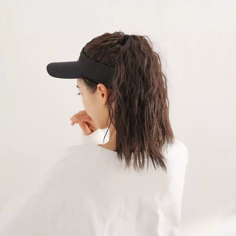 GORRA CON PELUCA INTEGRADA