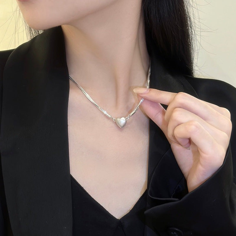 COLLAR DE CORAZÓN MAGNÉTICO