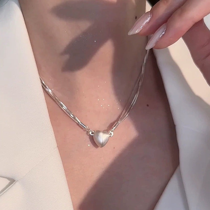 COLLAR DE CORAZÓN MAGNÉTICO