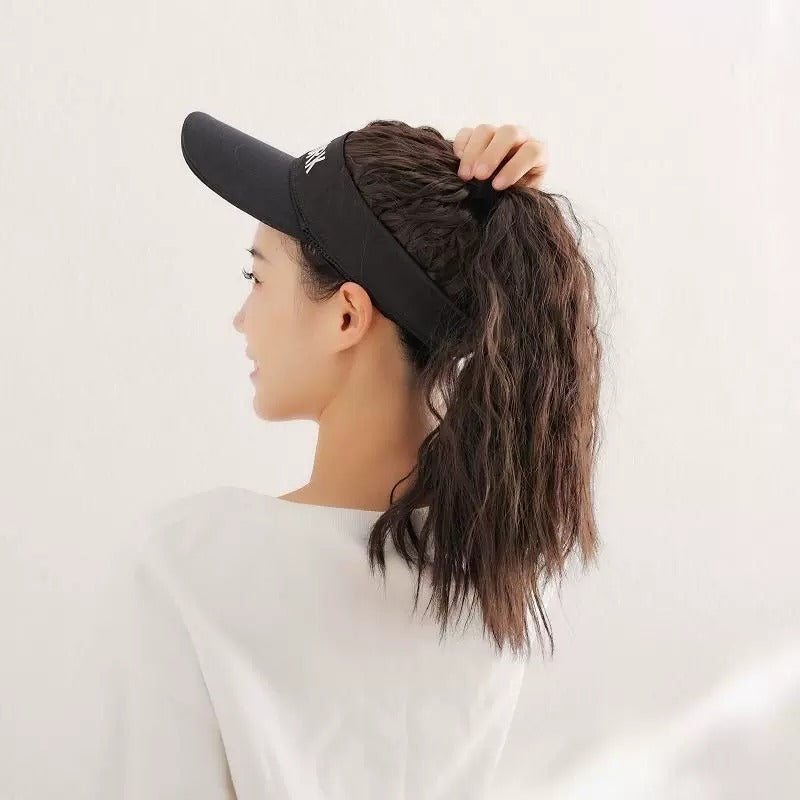GORRA CON PELUCA INTEGRADA